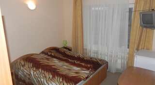 Гостевой дом Лаванда  Севастополь Двухместный номер с 2 отдельными кроватями + дополнительной кроватью-4